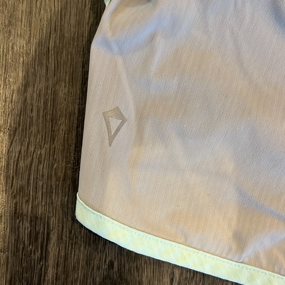 Ivivva grey shorts with patterned waistband - Picture 4 of 5